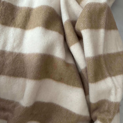 Единично вълнено одеяло, размер 150х210, в светло кафяво и бяло